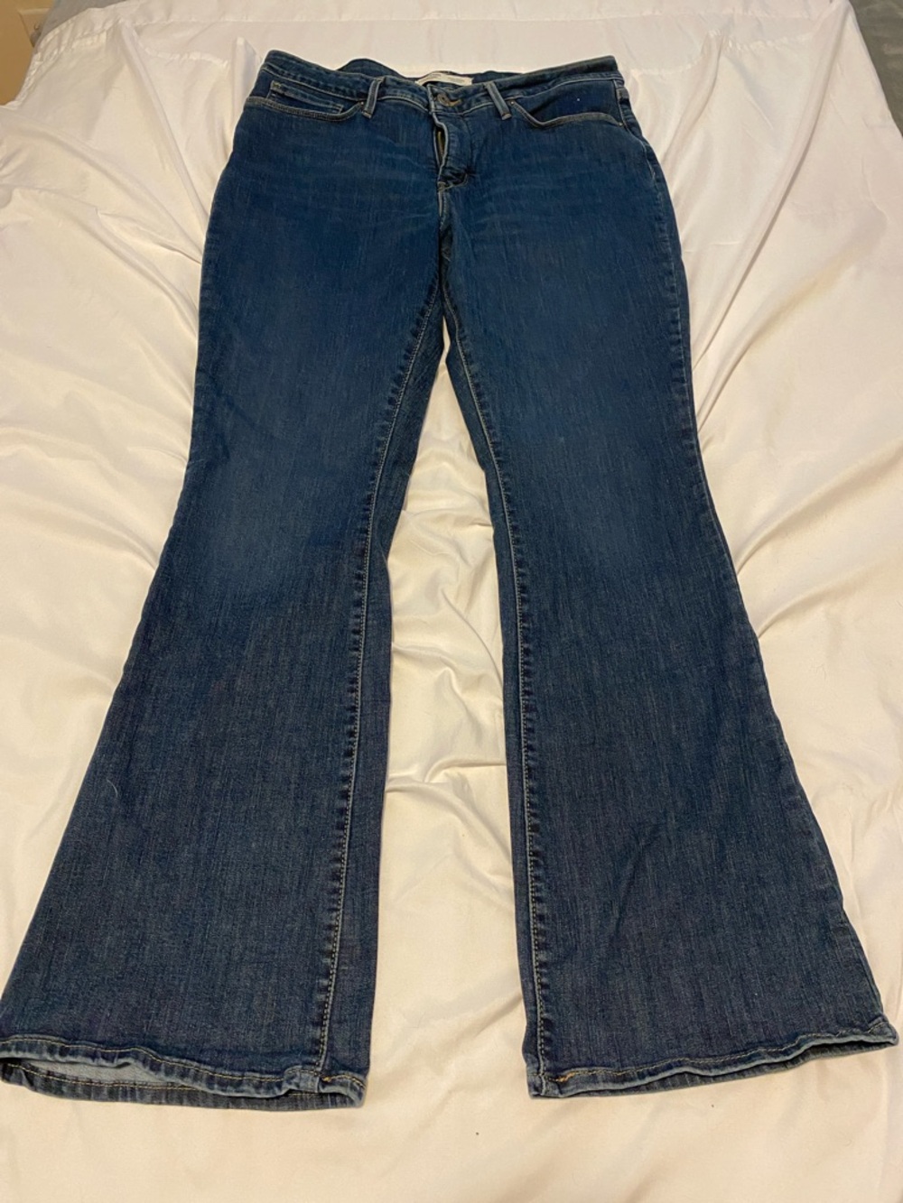 🎀 5/$20 🎀 Levi’s signature totally shaping bootcut jeans size 14